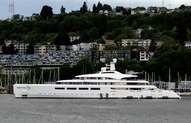 Superyacht ‘VAVA II’ docked in Lake Union