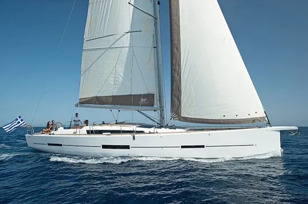 VIDEO :: Sailing the Dufour 560 in Paradise
