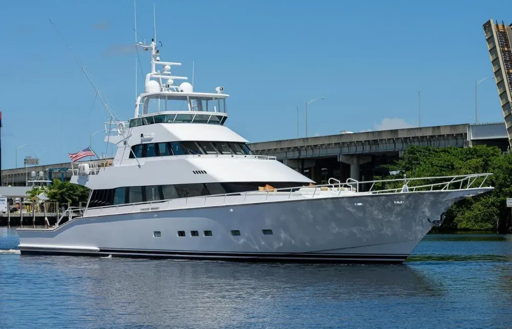 112 Hakvoort Yacht Walkthrough [Boat Review + Video]
