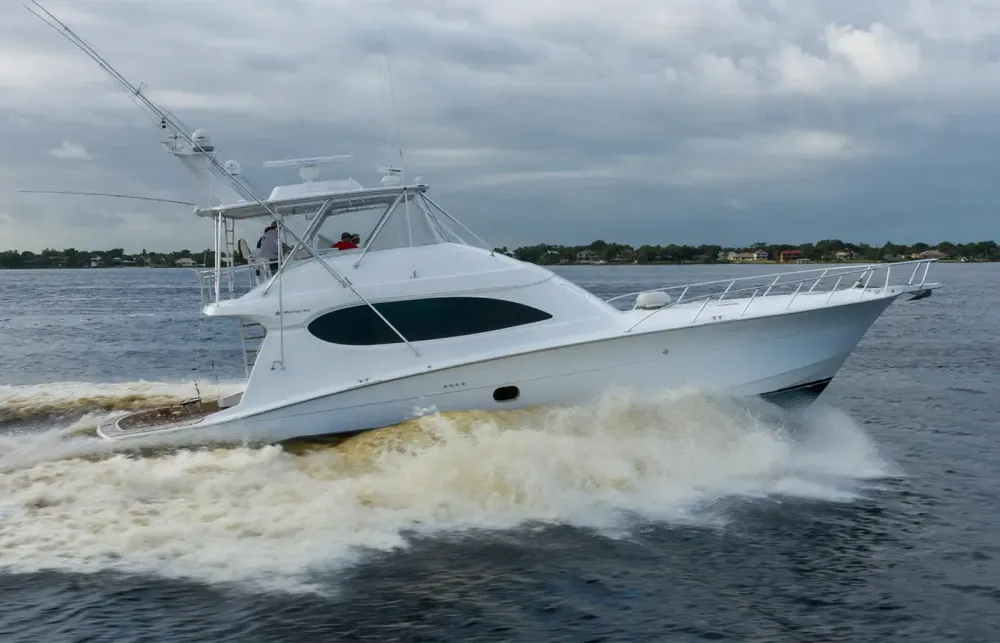 64 Hatteras Sportfish Highlight [Boat Review + Video]