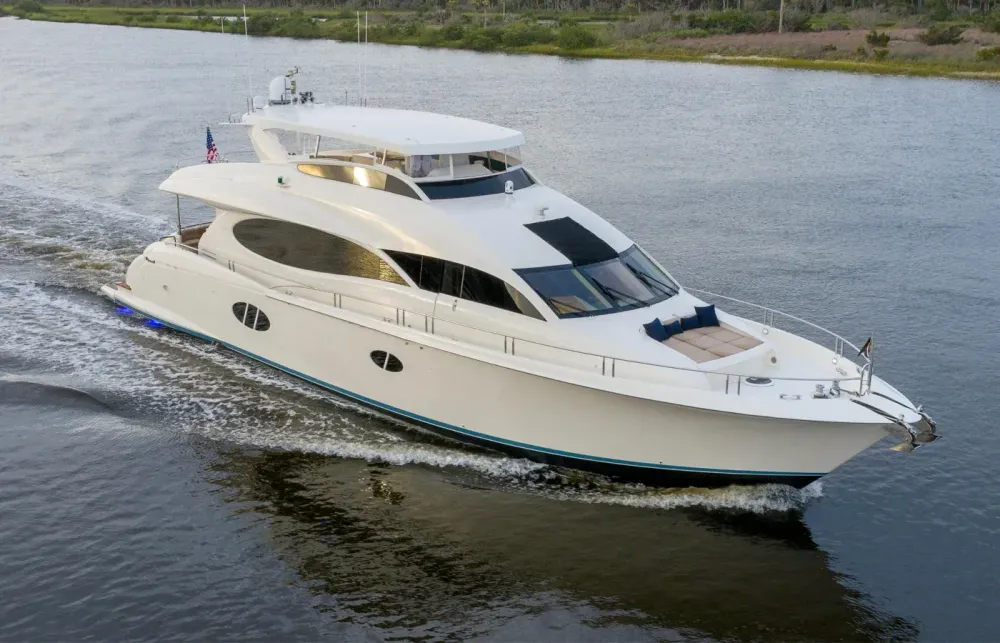 84 Lazzara Motor Yacht Walkthrough [Boat Review + Video]