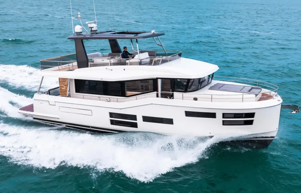 62 Beneteau Grand Trawler Walkthrough [Boat Review + Video]