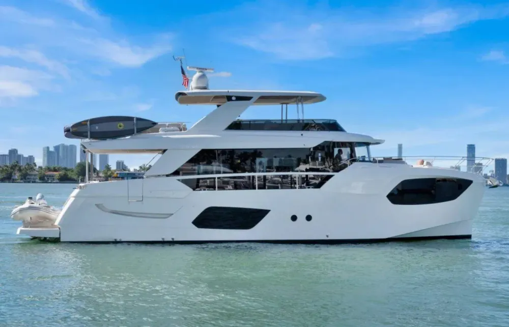 68 Absolute Motoryacht Walkthrough [Boat Review + Video]