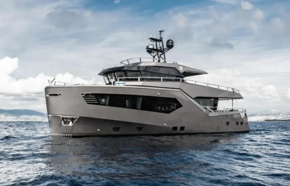 85 Evadne Motoryacht [Boat Review + Video]