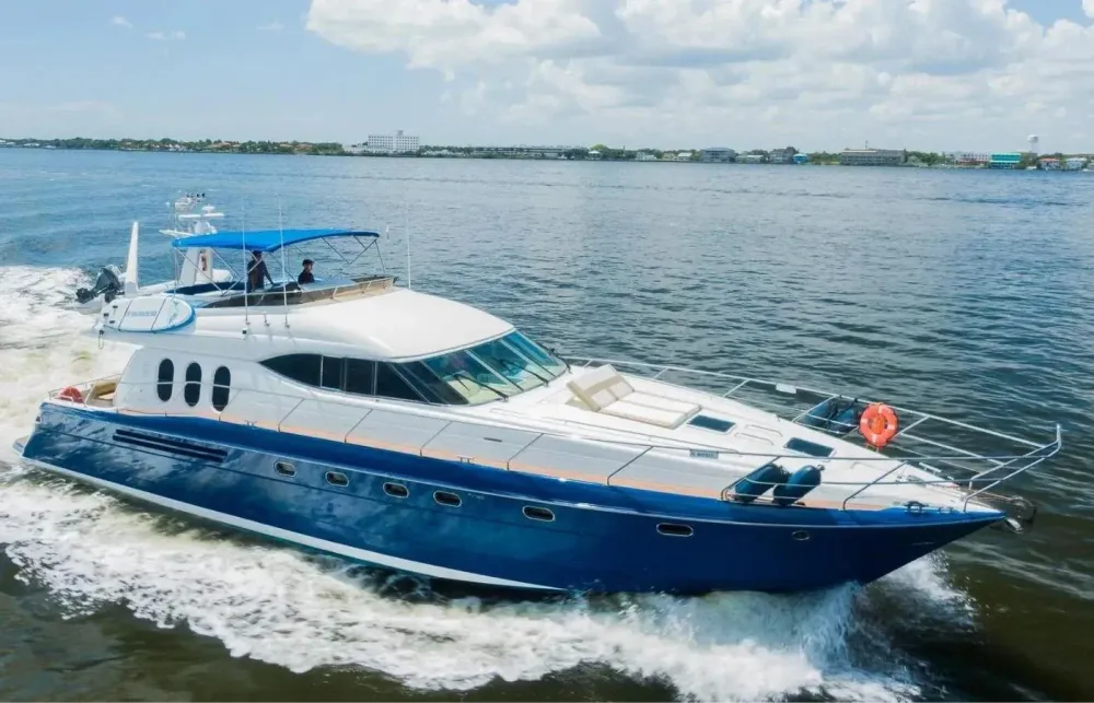 70 Princess Motoryacht Walkthrough [Boat Review + Video]