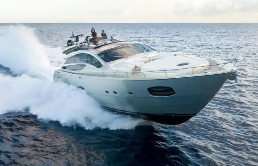 82 Pershing Motoryacht [Boat Review + Video]