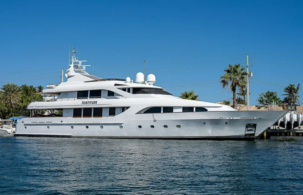 136 Intermarine Motoryacht Walkthrough [Boat Review + Video]