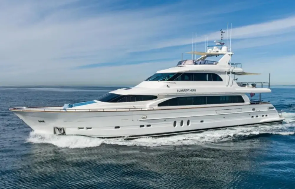 106 Horizon Motoryacht Walkthrough [Boat Review + Video]