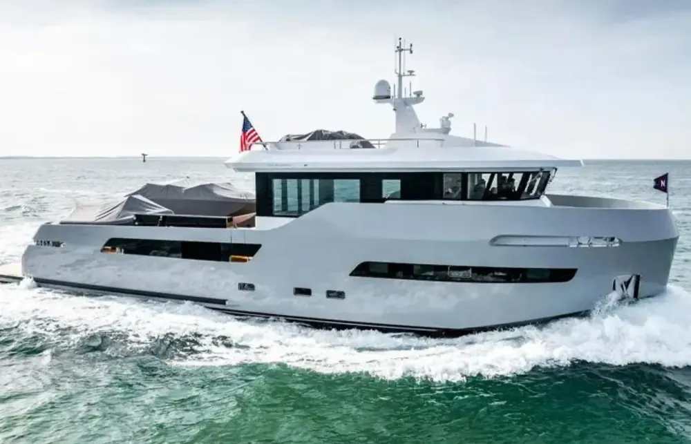 88 Lynx Motoryacht Walkthrough [Boat Review + Video]