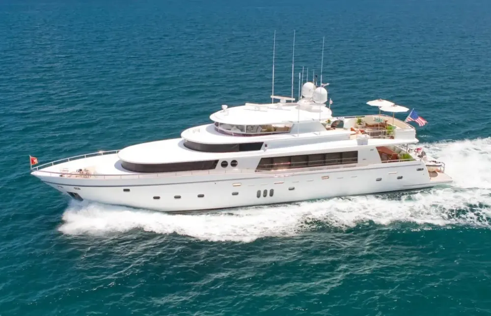 103 Johnson Motoryacht Walkthrough [Boat Review + Video]