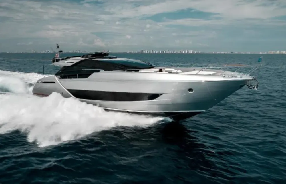 88 Riva Folgore Motoryacht Walkthrough [Boat Review + Video]