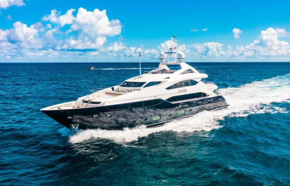131 Sunseeker Motoryacht Walkthrough [Boat Review + Video]