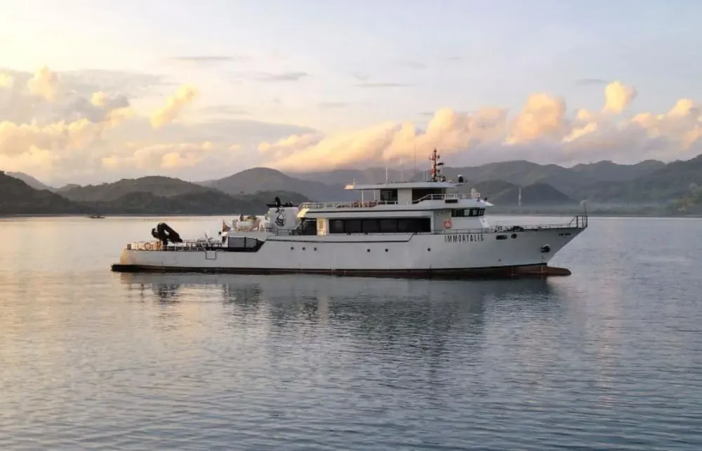 148 Niigata Expedition Yacht Walkthrough [Boat Review + Video]