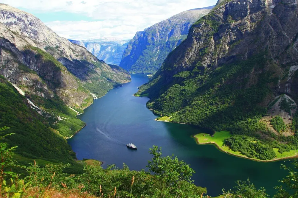 7-Day Luxury Norwegian Yacht Charter Itinerary
