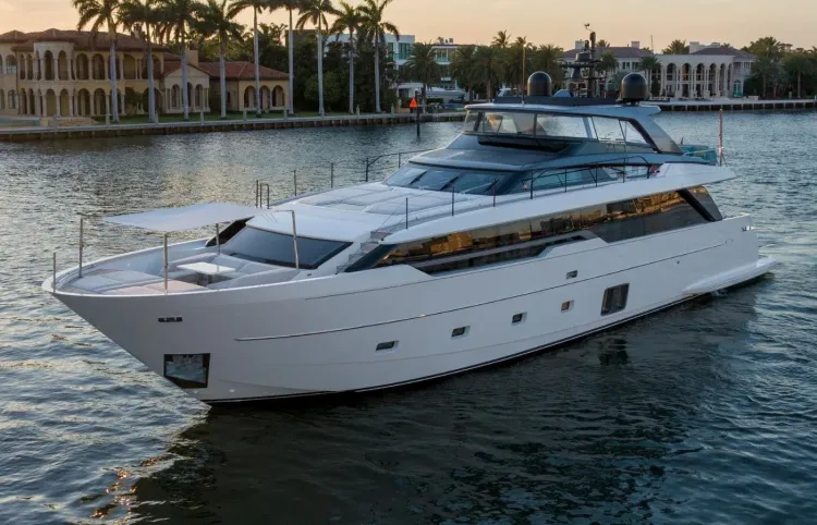 96 Sanlorenzo Motor Yacht Sold by Alex G. Clarke + Jordan Preusz