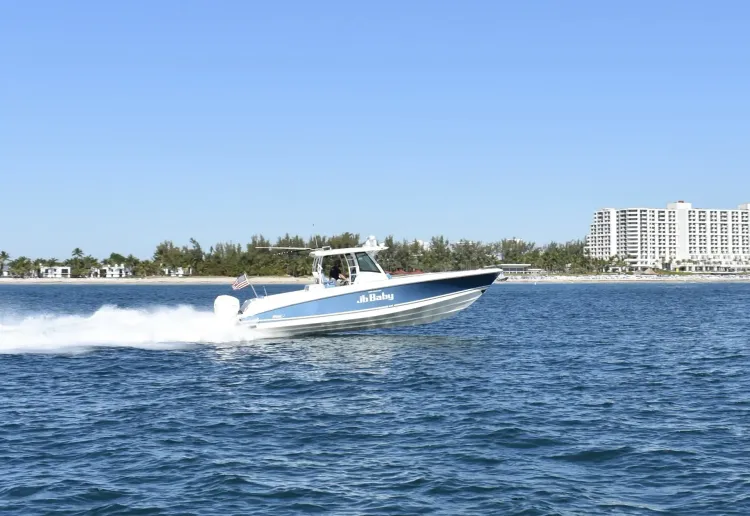 35' Boston Whaler 2018 – Fort Lauderdale, Florida