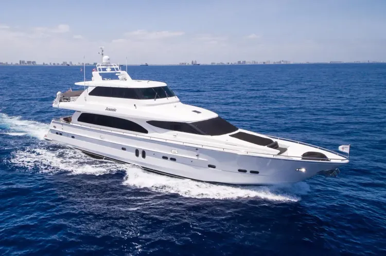 82 Horizon Motoryacht “Jeannie” Walkthrough Video