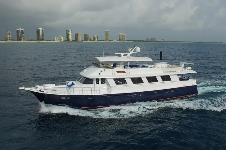 90' Hatteras Flybridge Motoryacht Walkthrough Video