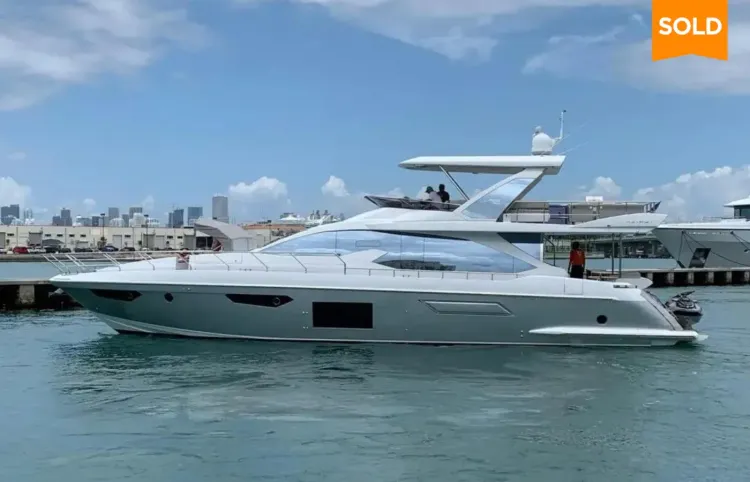 72' Azimut 2018 Sold by Aderbal Coelho Junior [AMALFI]