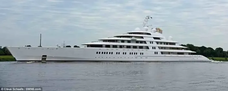 Gigayacht, “Azzam” Reaches 31.5 Knots For New Owner
