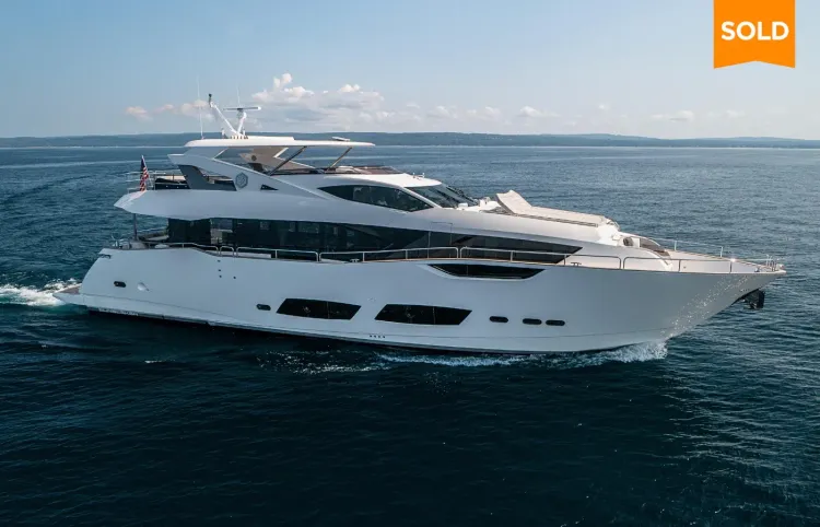 95' Sunseeker 2019 Sold by David Johnson [BRAVO HOTEL]