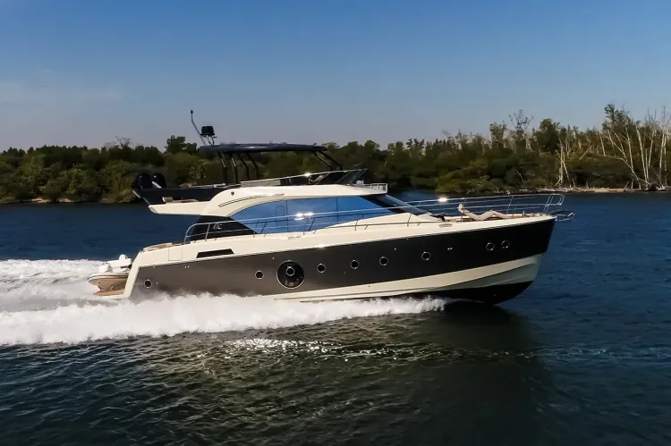 Beneteau MC6 Flybridge Yacht Sold by Denison