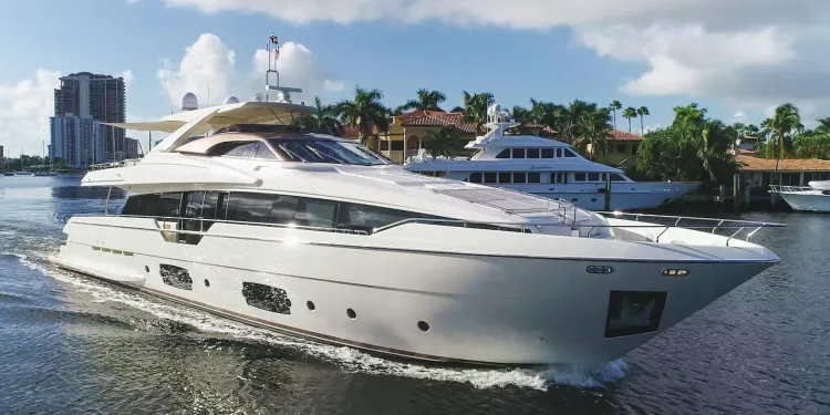 Yacht Walkthrough: Ferretti 96 Motoryacht [CLUB M]