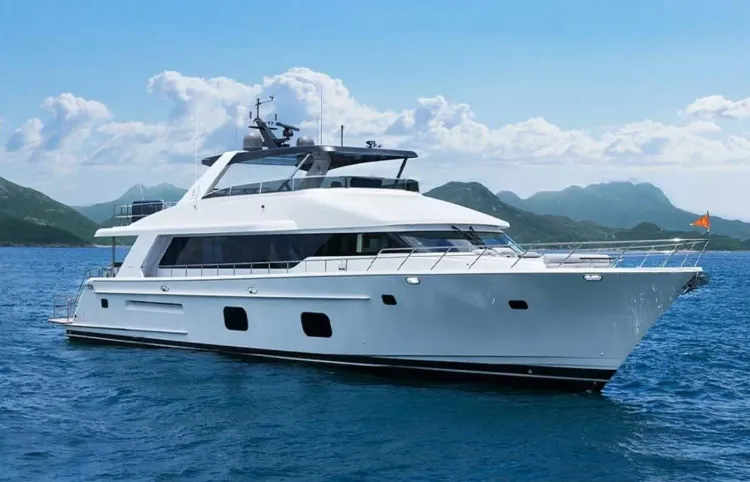 88 CL Yachts CLB88 Yacht Walkthrough [Boat Review + Video]