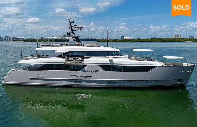 118' Sanlorenzo 2023 Sold by Peter Quintal [UNCAGED SEA]