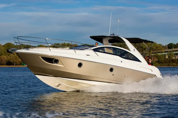 Beneteau GT35 Features Walkthrough Video