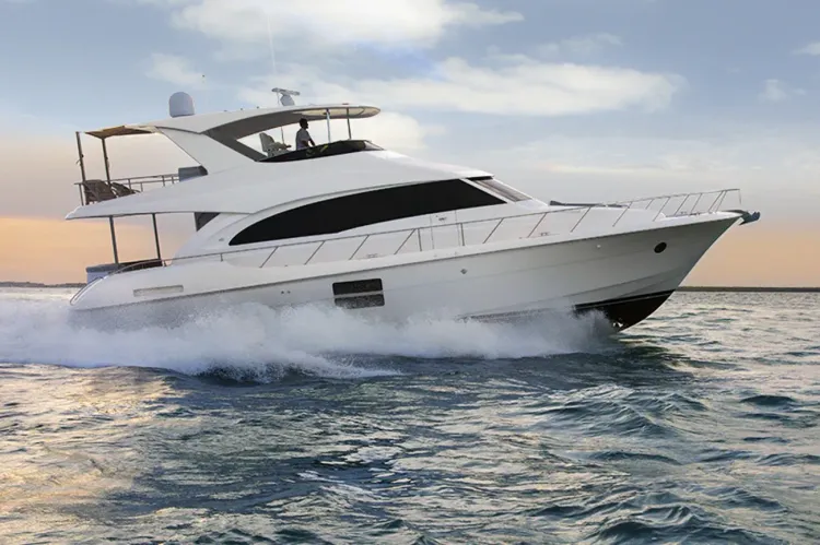VIDEO: Hatteras 60 MY Features By BoatTest.com
