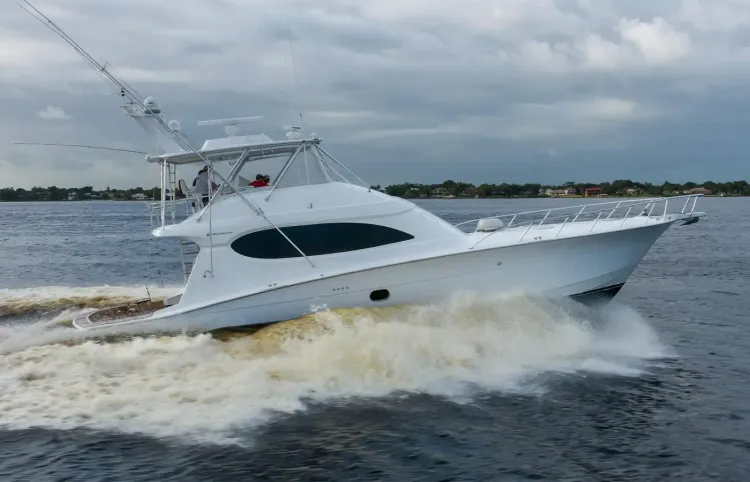 64 Hatteras Sportfish Highlight [Boat Review + Video]
