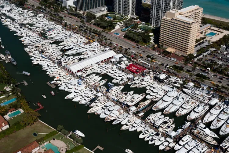 Walk the Show with a Pro for Charter Yachts at Miami Boat Show