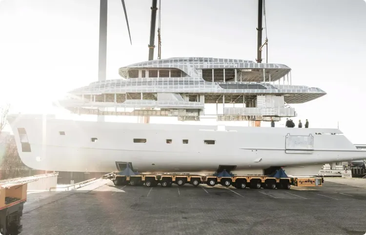 Moonen 122 Martinique YN207: Hull and Superstructure Join as Delivery Approaches