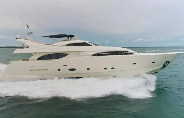 94 Ferretti Motoryacht Walkthrough [Boat Review + Video]