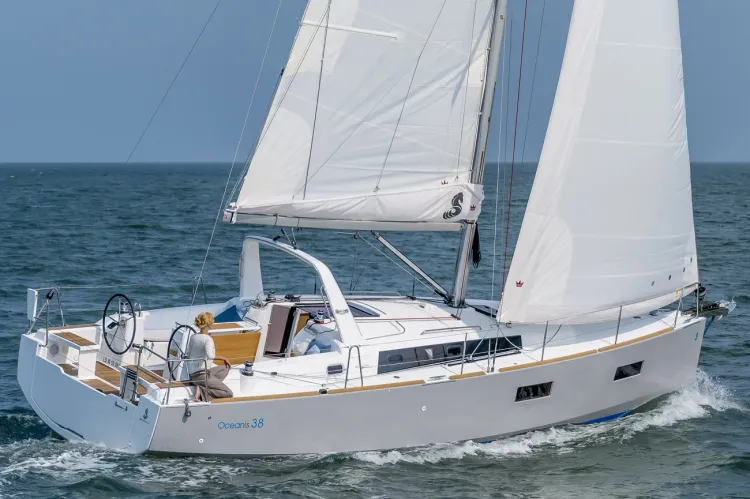 Beneteau Oceanis 38 Review Walkthrough Video