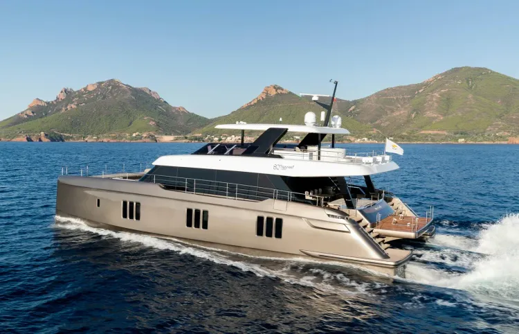 5 Power Catamarans For Serious Boaters [New + Used]