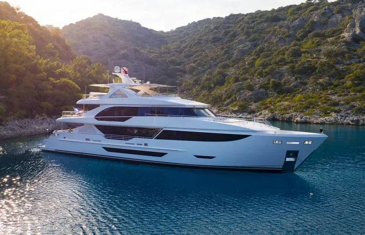 Top 5 Reasons to Charter ROMEO FOXTROT [Yacht Highlight]