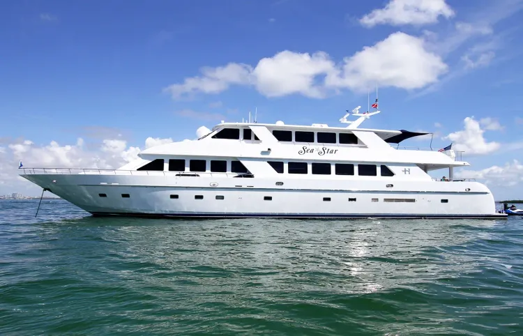 Yacht Walkthrough: 109' Hargrave 2001 [Yacht Highlight]