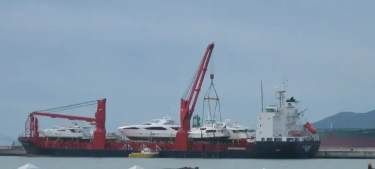 65' Pacific Mariner On Her Way to Lauderdale