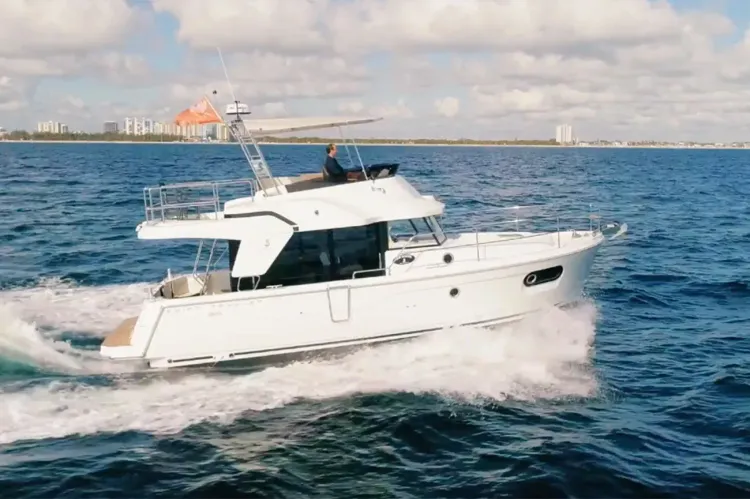 Beneteau Swift Trawler 35 Walkthrough Video
