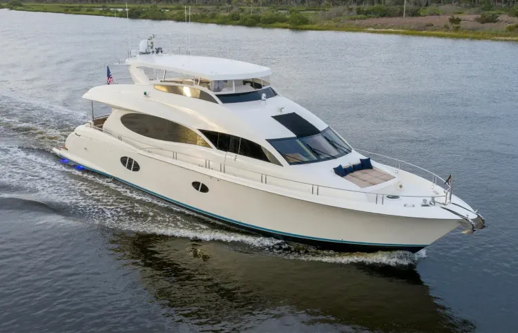 84 Lazzara Motor Yacht Walkthrough [Boat Review + Video]