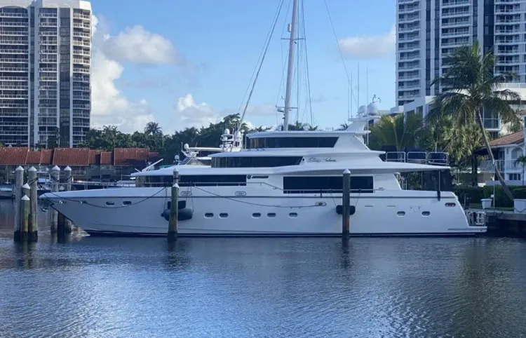 87 Johnson M/Y Sold by Steven Carlson + Jason Walton