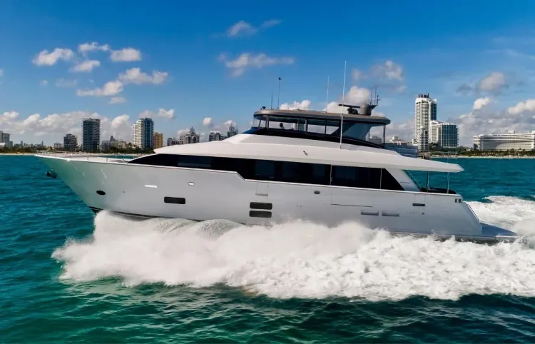 90' Hatteras Motor Yacht Sold By Peter Quintal