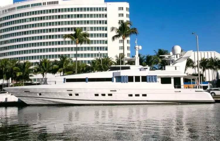 102 Oceanfast Motoryacht Walkthrough [Boat Review + Video]