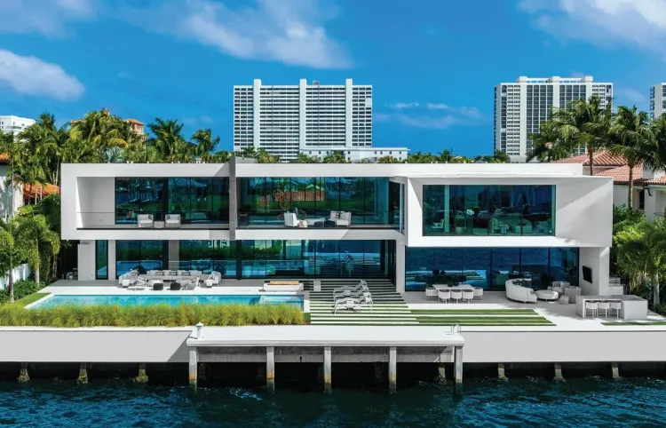 Architect Insights: Studio Khora Designs a Modern Waterfront Masterpiece