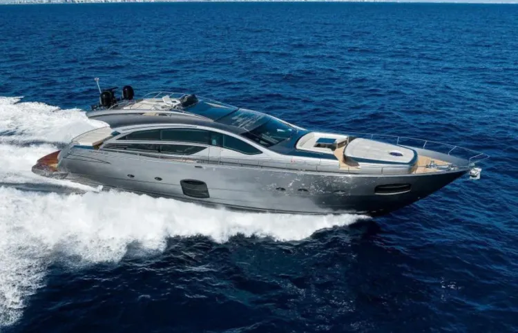82 Pershing Motoryacht Walkthrough [Boat Review + Video]