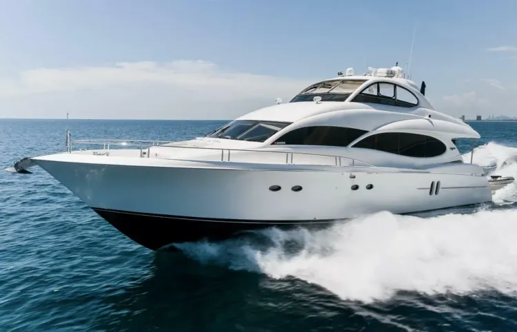 80 Lazzara Motoryacht Walkthrough [Boat Review + Video]