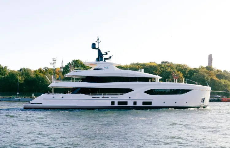 144 Conrad Motoryacht Walkthrough [Boat Review + Video]