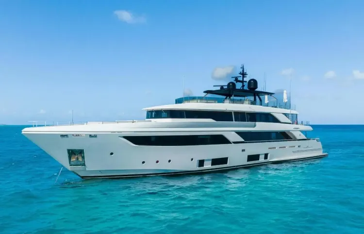 137 Custom Line Motoryacht [Boat Review + Video]